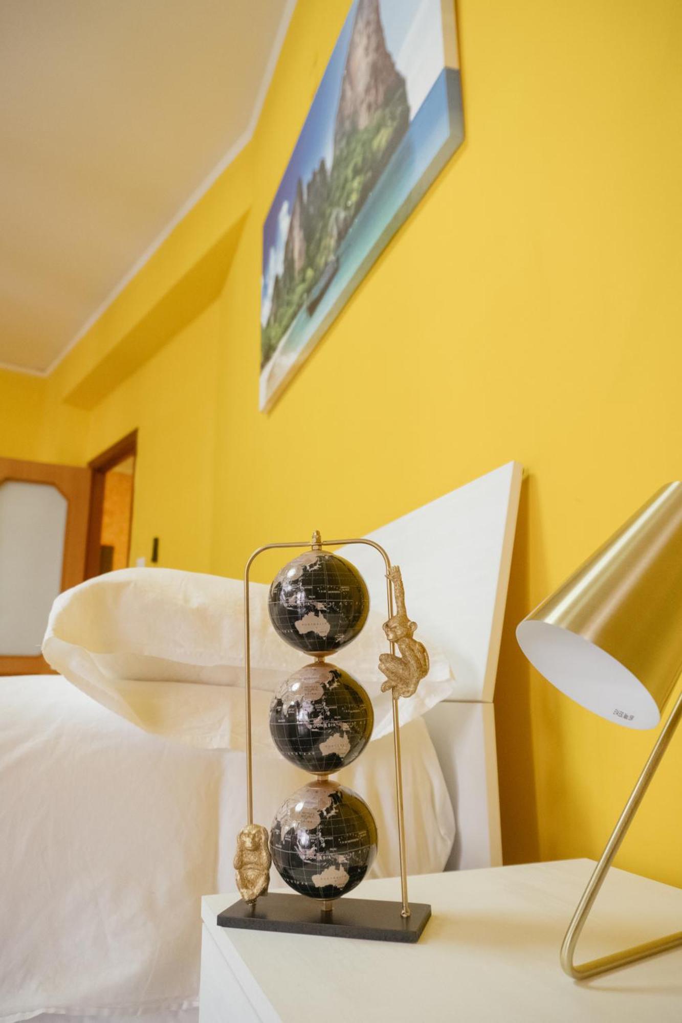 Domus Aurea Relax Room Salerno Exterior photo