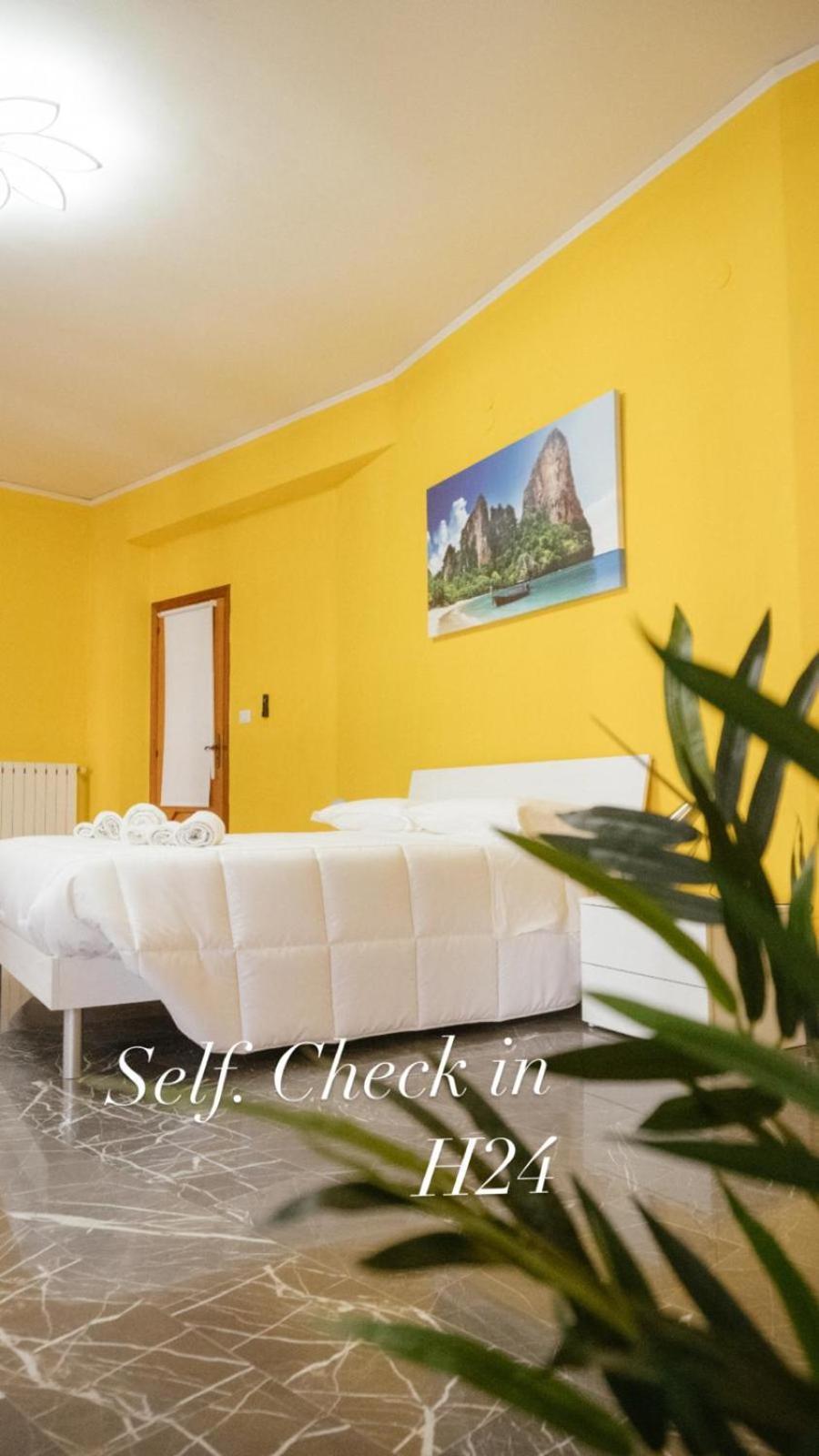 Domus Aurea Relax Room Salerno Exterior photo